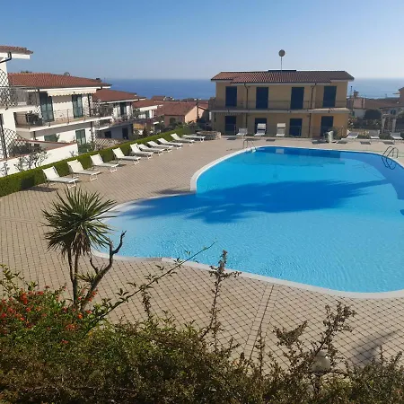 A Charming For 6 Persons With A Swimming Pool *