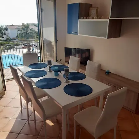A Charming For 6 Persons With A Swimming Pool Appartamento *