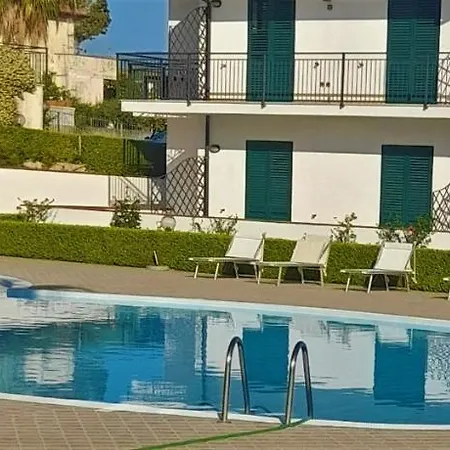 Appartamento A Charming For 6 Persons With A Swimming Pool Scalea