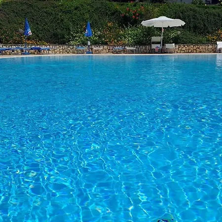 A Charming For 6 Persons With A Swimming Pool Appartamento